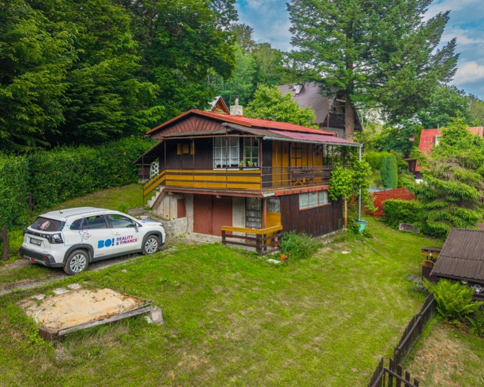 Chata uprostřed lesů v Hlubočci s vlastní studnou a zahradou